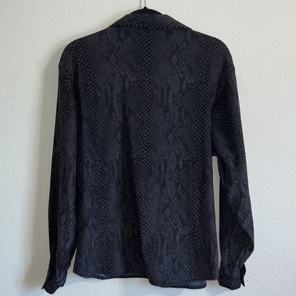 Solutions New York charcoal Grey Snakeskin Print Shacket Size XL - Picture 7 of 14